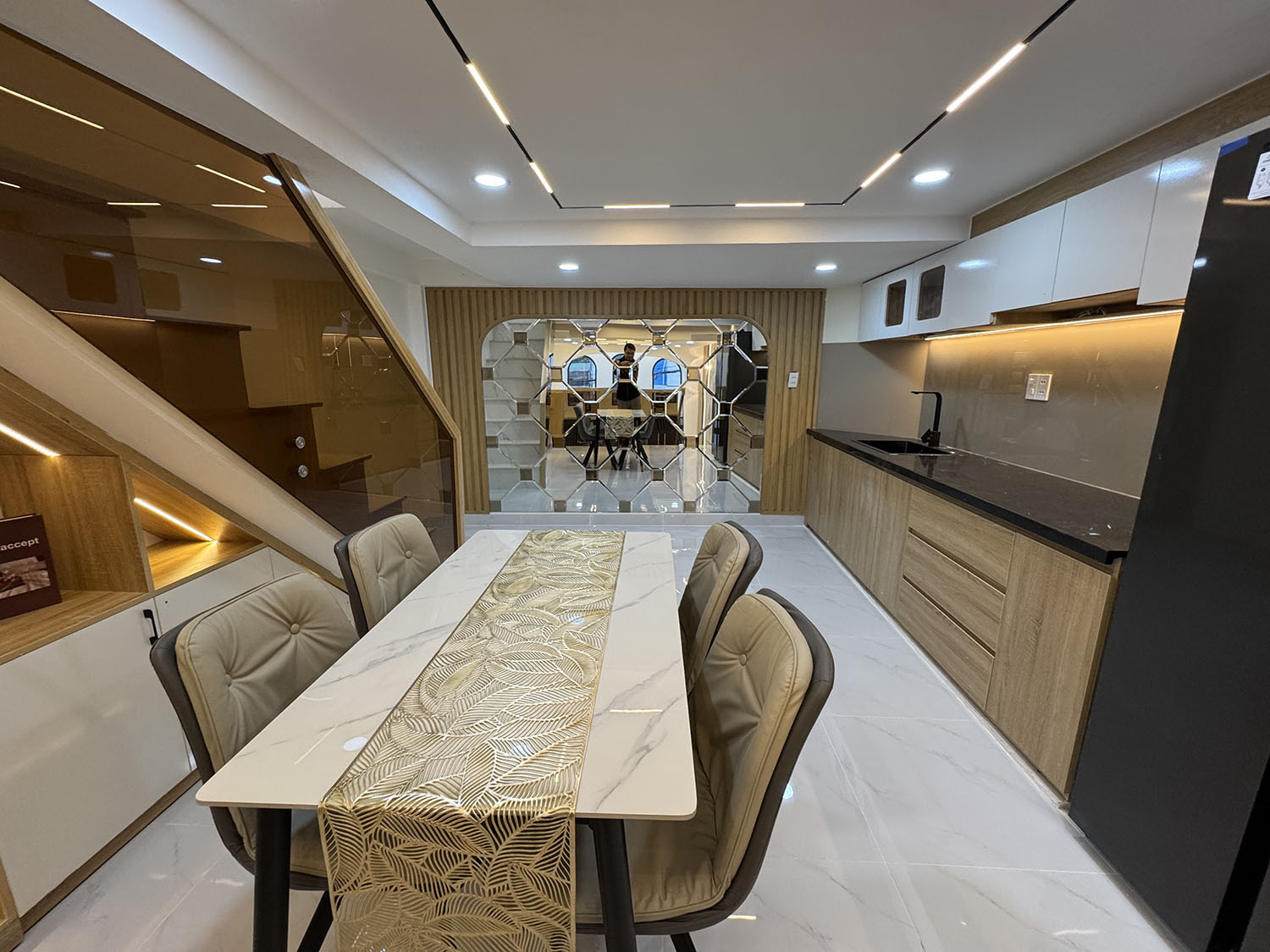 Lửng+1 lầu 4,2x12=50m2 có phòng master tầng trệt cho người lờn full nội thất khu vip Nguyễn Văn Đậu